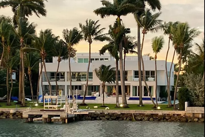 Miami and Bayside 90 min Cruise of Celebrity Islands