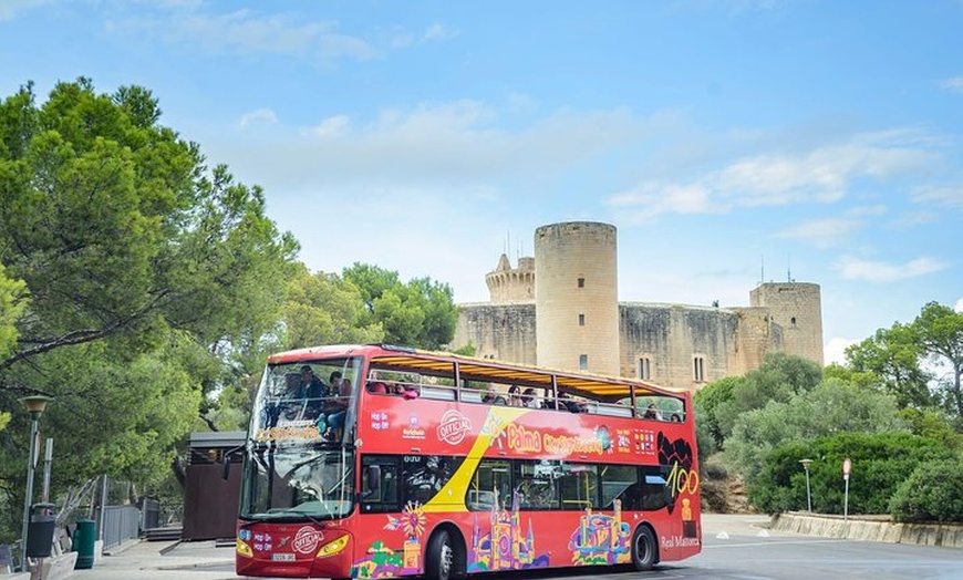 Image 3: Recorrido en autobús con paradas libres en Palma de Mallorca con op...