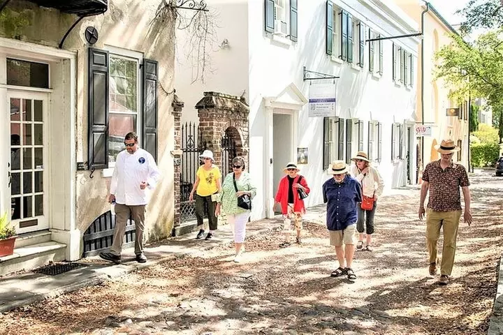 Undiscovered Charleston: Half Day Food, Wine & History Tour with Co...