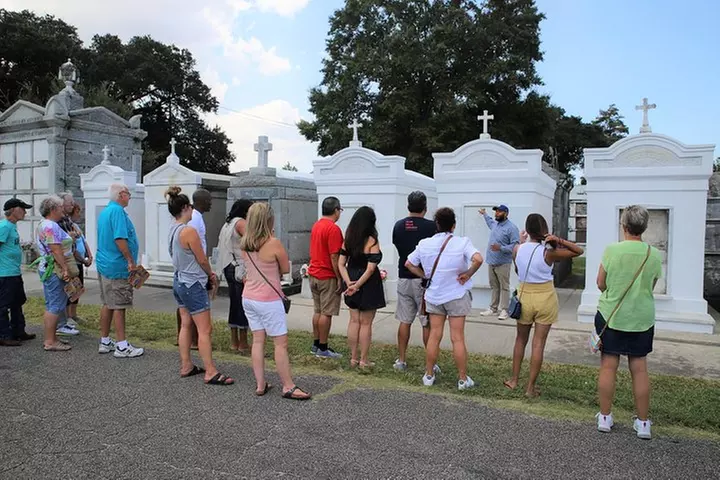 New Orleans City and Cemetery 2-Hour Bus Tour