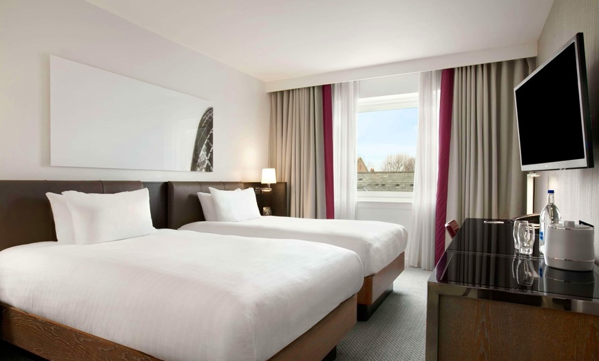 Image 2: ✈ ROYAUME-UNI | Londres - Hilton London Angel Islington 4* - City b...