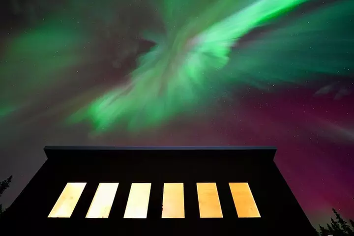 Best Alaskan Cabin Aurora Viewing with Photography @Aurora Camp