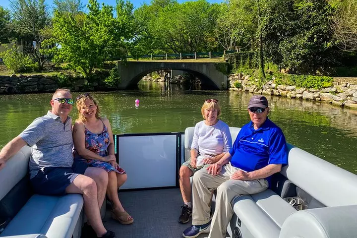 Private Lake Austin Boat Cruise: 2-Hour, Fully Shaded (Up to 13)