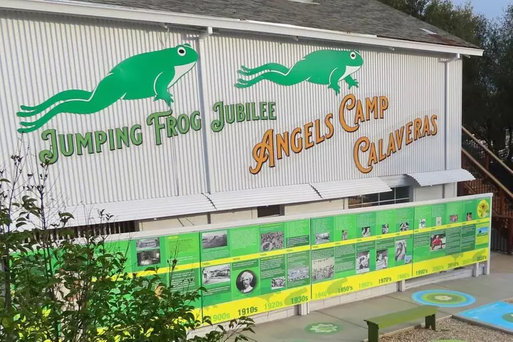 A Highway 49 Drive: A Self-Guided Audio Tour from Jackson to Angels...