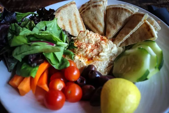 Chicago Loop District Food Tour with Deep Dish & Beef Sandwich