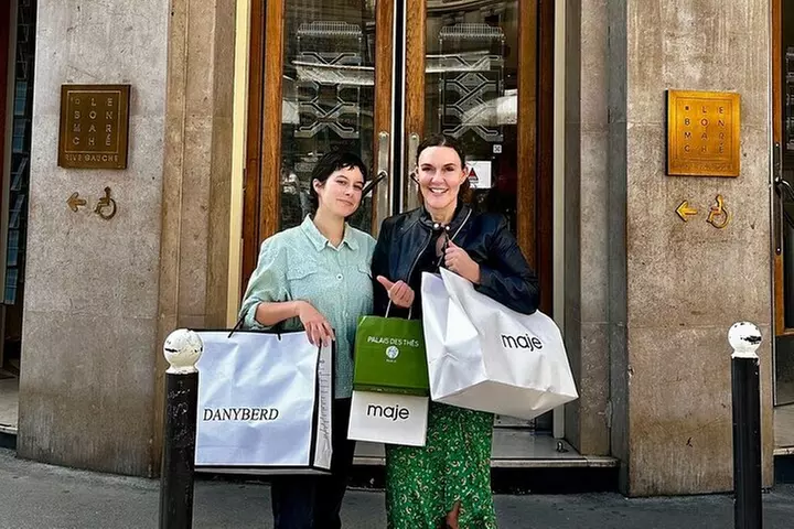 Visite privée de shopping et de promenade à Paris avec un guide local - Primary Image