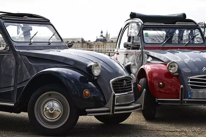 Visite privée de Bordeaux en Citroën 2CV - 1h30 - Primary Image
