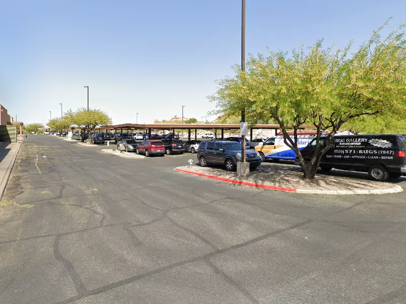 Parking at 2905 E. Skyline Dr. Lot