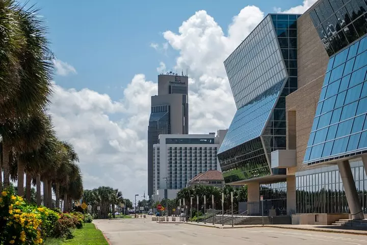 A Spectacular Scavenger Hunt: Sparkling City by the Sea