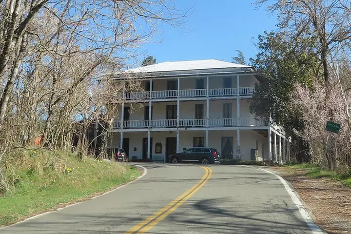 A Highway 49 Drive: A Self-Guided Audio Tour from Jackson to Angels...