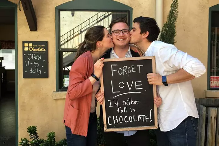 #1 Sonoma Walking Food, Wine Tasting & History Tour (Public Tour)