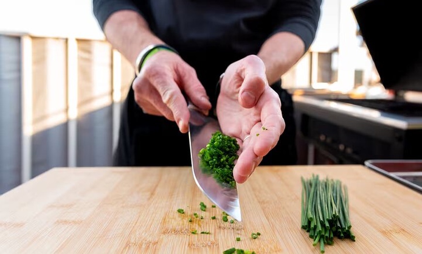 Image 12: Barbacoa en un atico en el centro de Barcelona con un chef