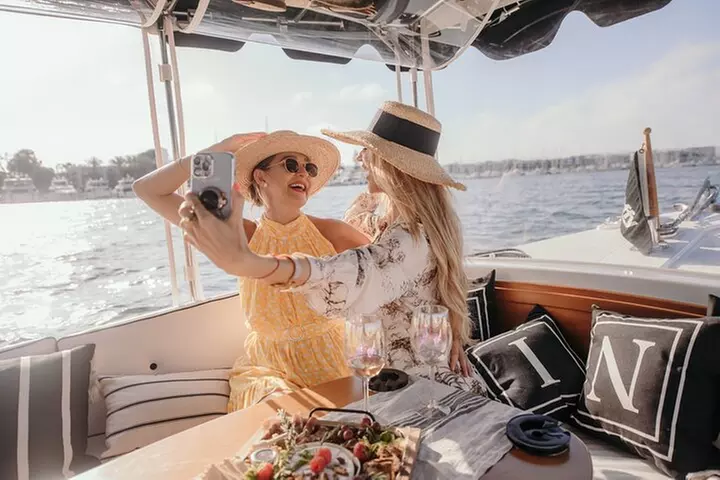 Luxury Shared E-Boat Cruise with Wine, Charcuterie & Sea Lions Spot...