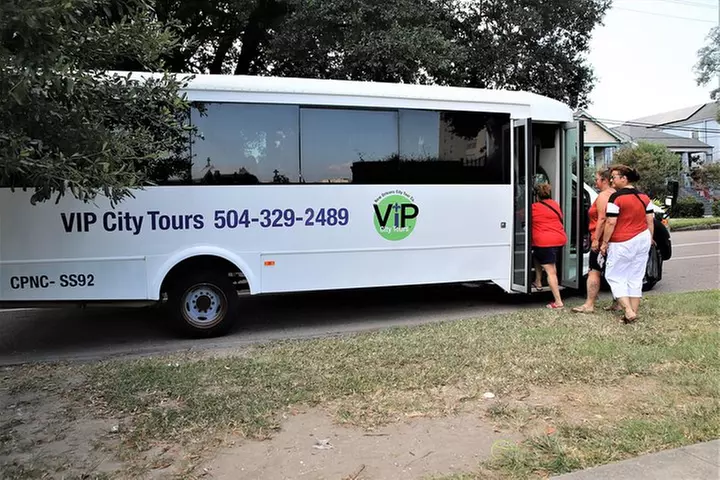 New Orleans City and Cemetery 2-Hour Bus Tour