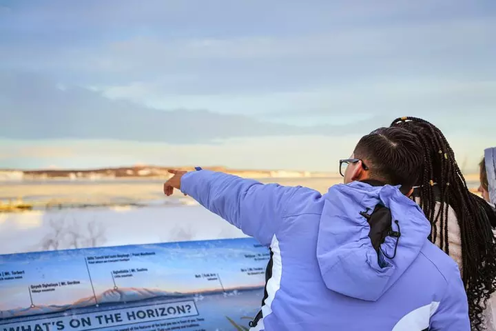 Anchorage's Winter City Tour = Samples + Stops + WildLife