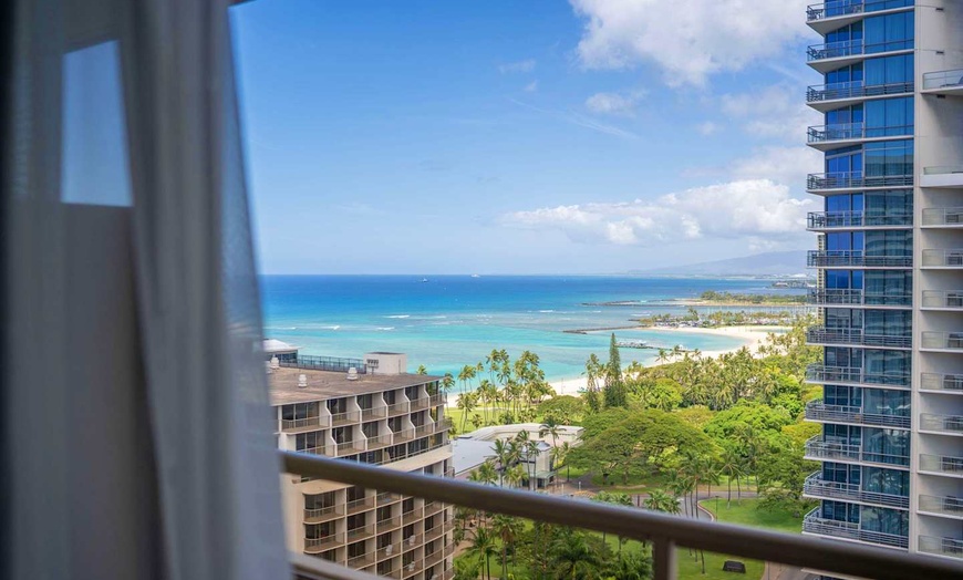 Image 15: ✈ HAWAÏ | Honolulu - Embassy Suites by Hilton Waikiki Beach Walk 4*...