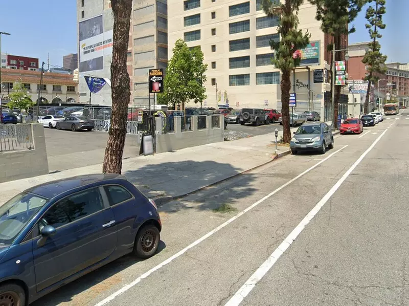 Parking at 1123-1137 S. Main St. Lot