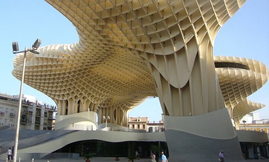 Image 3: Tour Privado de Sevilla: Gemas ocultas y aspectos destacados por un...