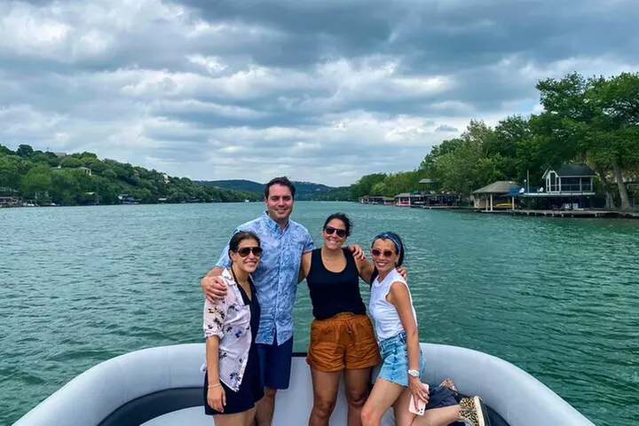 Private Lake Austin Boat Cruise: 2-Hour, Fully Shaded (Up to 13)