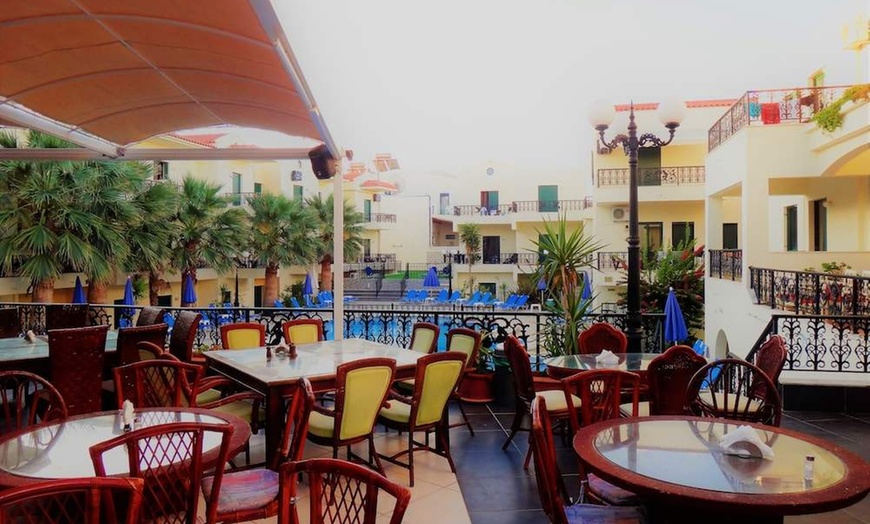 Image 48: ✈ KRETA | Kato Gouves - Diogenis Blue Palace Hotel 4* - Odkryty basen