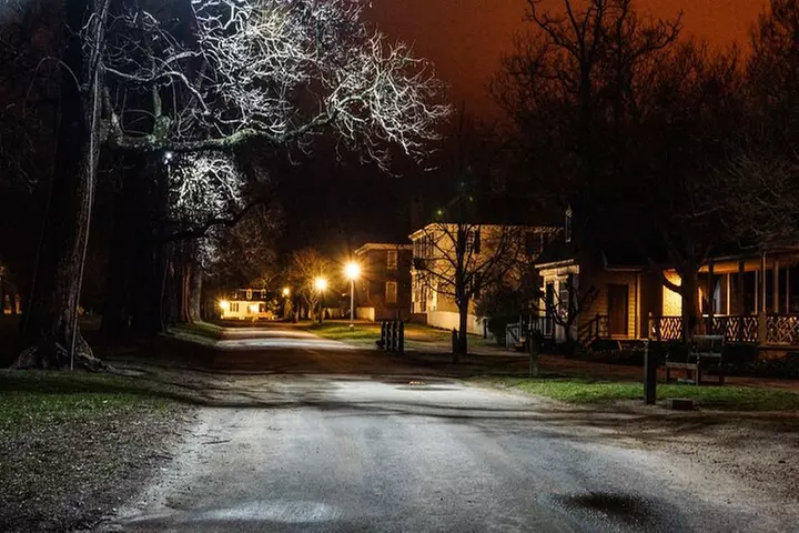 Colonial Ghosts Boos and Brews Haunted Pub Crawl