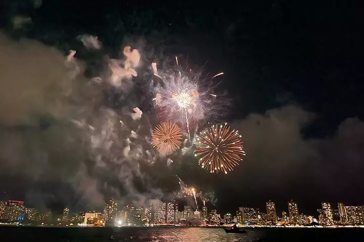 Waikiki Friday Night Fireworks Boat Cruise - Primary Image
