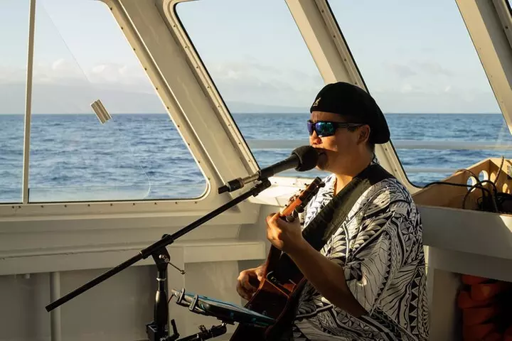 From Ma'alaea Harbor: Sunset Dinner Cruise Aboard the Quicksilver