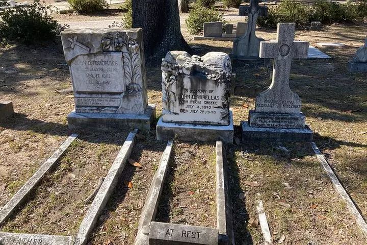 1-Hour Bonaventure Cemetery Golf Cart Guided Tour in Savannah