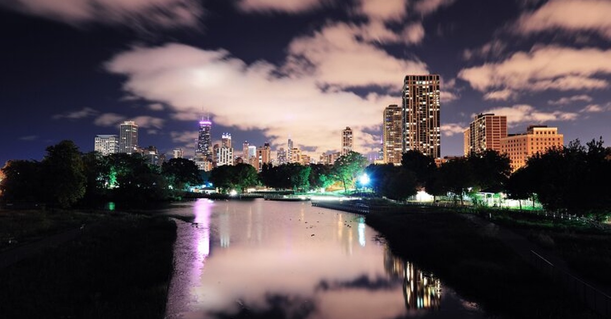 2 hours Private Evening Walking Tour with the Ghosts of Chicago