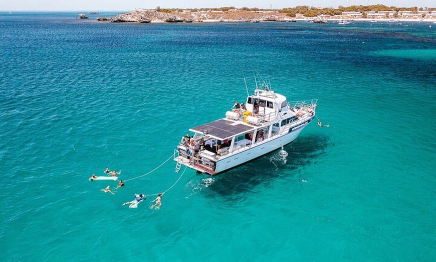 Image 2: Luxe Seafood Package with Round Trip Ferry from Perth