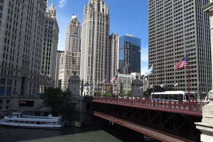 Welcome to Chicago: In-App Walking Audio Tour - Second Medium