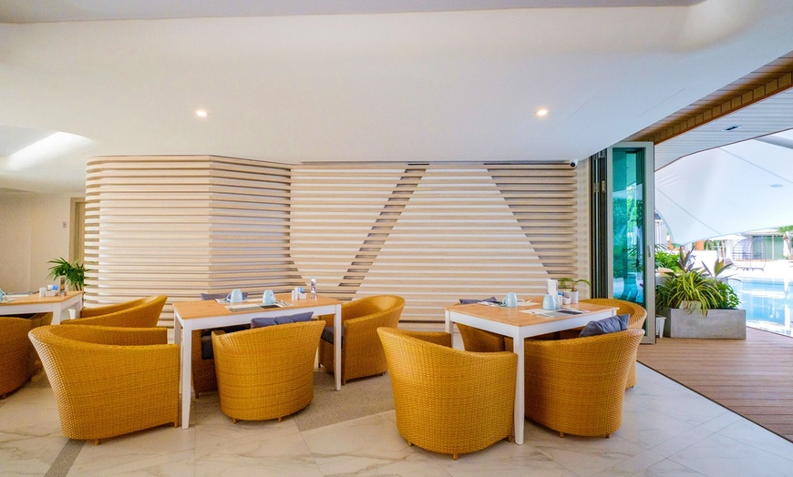 Image 13: ✈ THAÏLANDE DU SUD | Phuket - Wyndham Grand Nai Harn Beach Phuket 5...