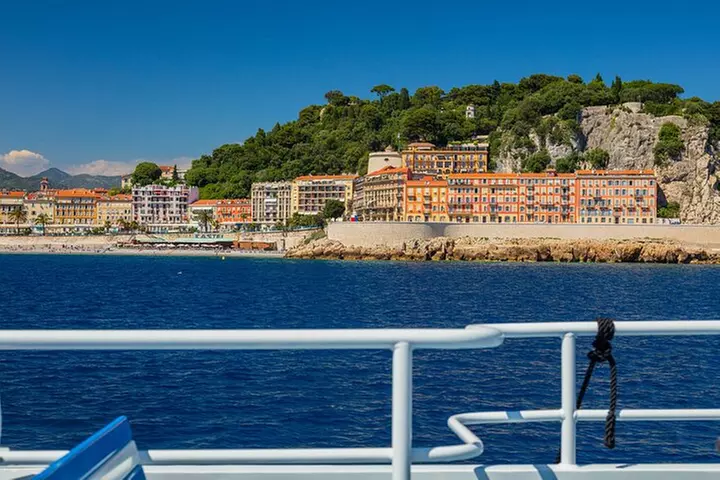 Croisière touristique sur la côte méditerranéenne au départ de Nice