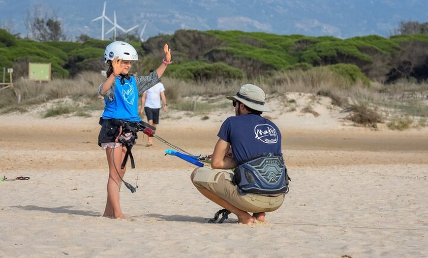 Image 13: Clases de kitesurf en Tarifa - Clases semi-privadas para todos los ...