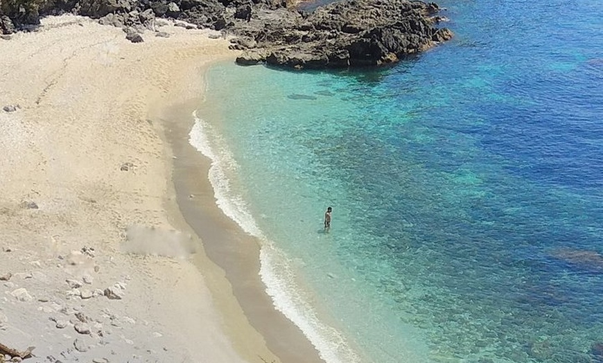 Image 4: Excursión tropical, playa paradisiaca y esnorkel. Grupo pequeño.