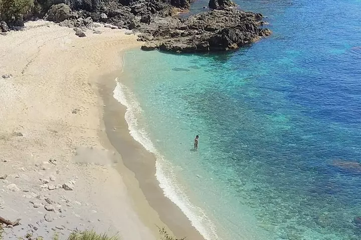 Excursión tropical, playa paradisiaca y esnorkel. Grupo pequeño.