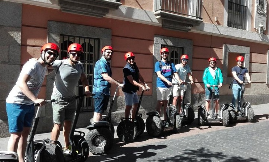 Image 2: Lugares destacados de Madrid: Recorrido guiado en segway con duraci...