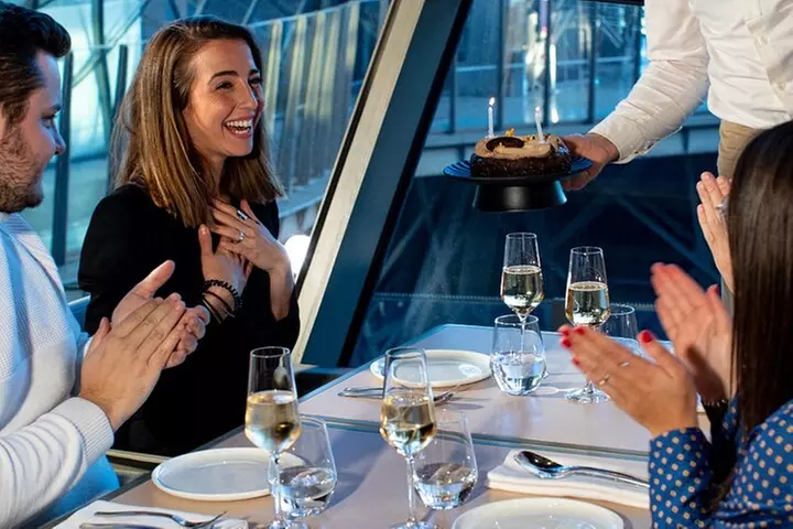 Paris Déjeuner tardif au restaurant Madame Brasserie de la Tour Eiffel