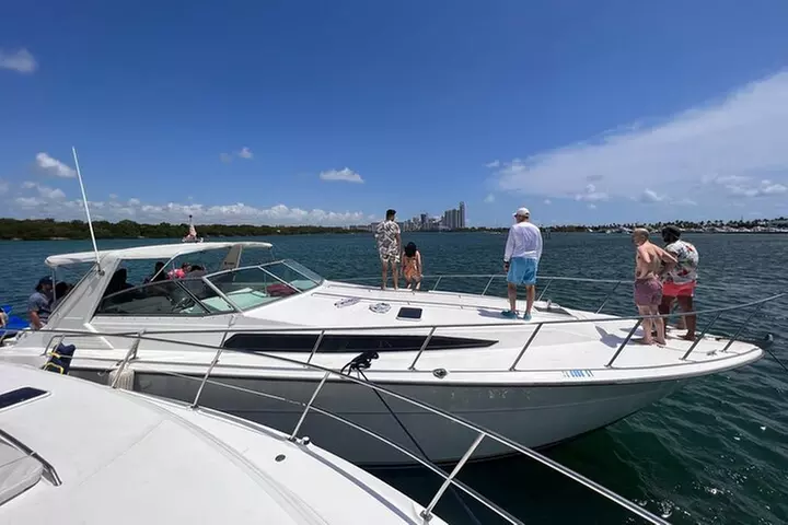 Miami Boat & Yacht for Day or Sunset Tour Cruise with Captain