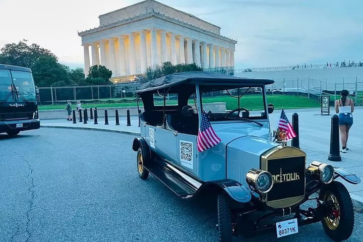 Washington DC Sightseeing Tour by Electric cart or Vintage Car