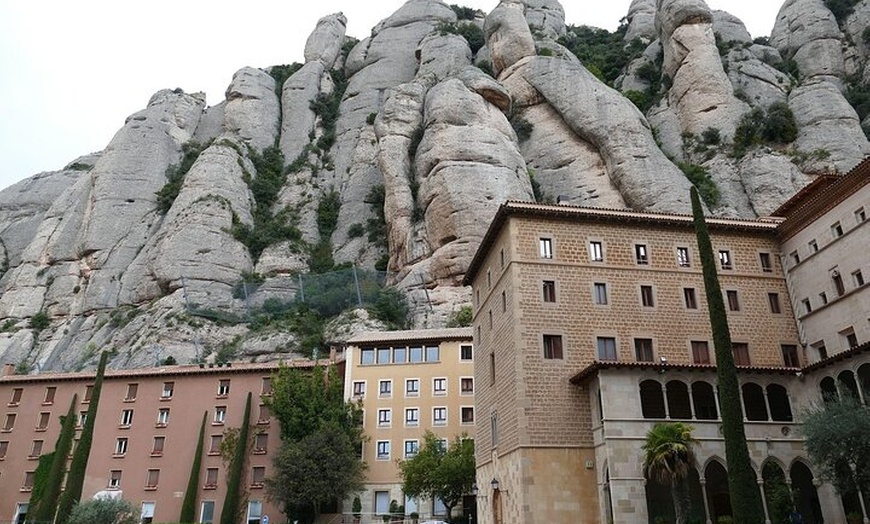 Image 4: Visita guiada de medio día a Montserrat y la Sagrada Familia