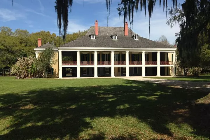 Airboat Swamp and Destrehan Plantation Tour from New Orleans