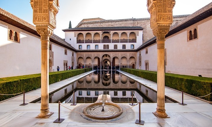 Image 6: Entrada para la Alhambra con audioguía, incluidos los Palacios Naza...