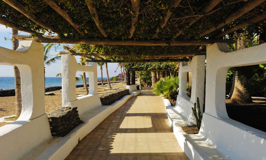Image 10: ✈ LANZAROTE | Puerto del Carmen - VIK Hotel San Antonio 4* - Bord d...