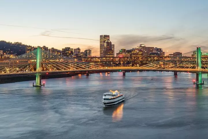 2.5-hour Dinner Cruise on Willamette River