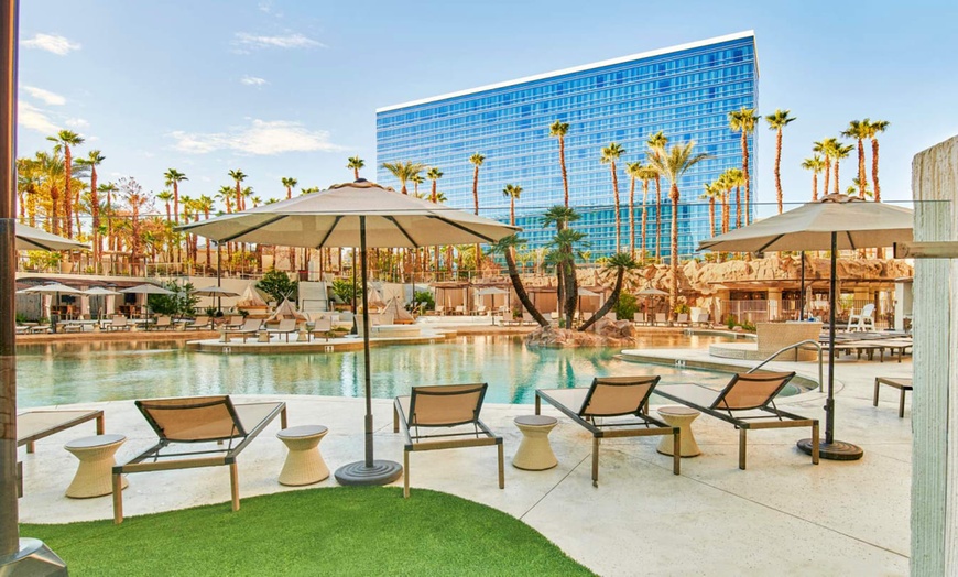 Image 1: ✈ ETATS-UNIS | Las Vegas - Virgin Hotels Las Vegas, Curio Collectio...