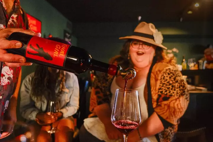 Hollywood Cocktails and True Crime Tour: 3 Drinks Included