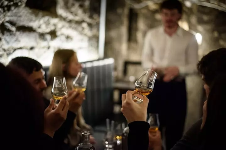 90min Underground Whisky Tasting in Edinburgh's Old Town