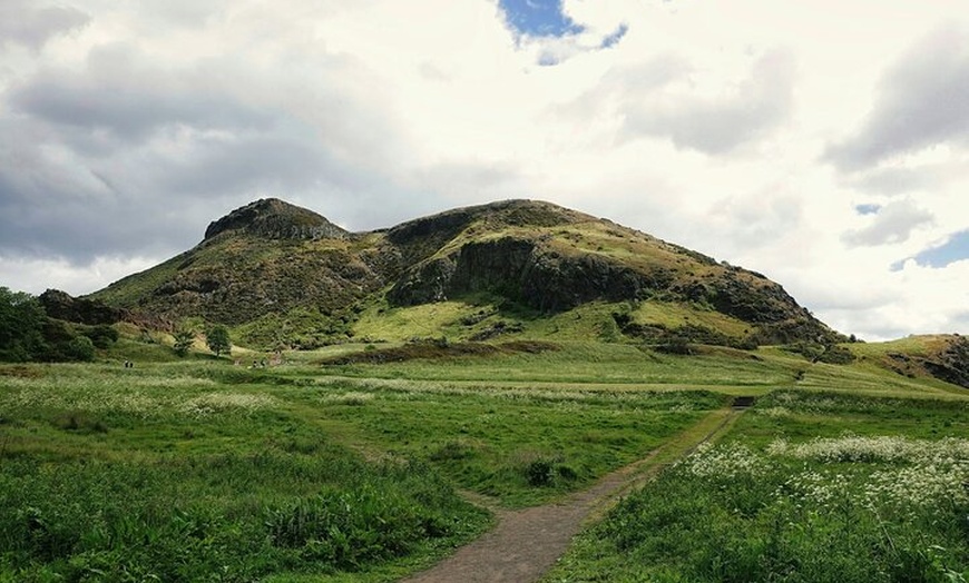 Image 3: Arthur's Seat Sunset Hike with Mountain Guide