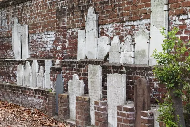 The Grave Tales Ghost Tour in Savannah